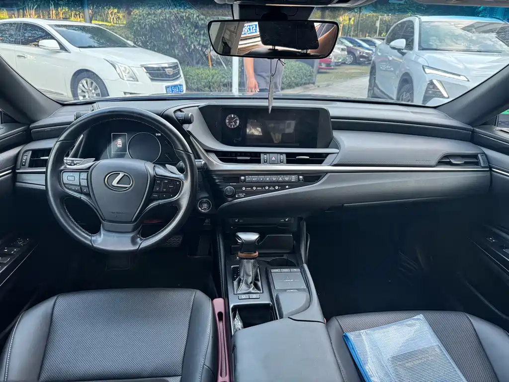 Lexus ES — миниатюра 9