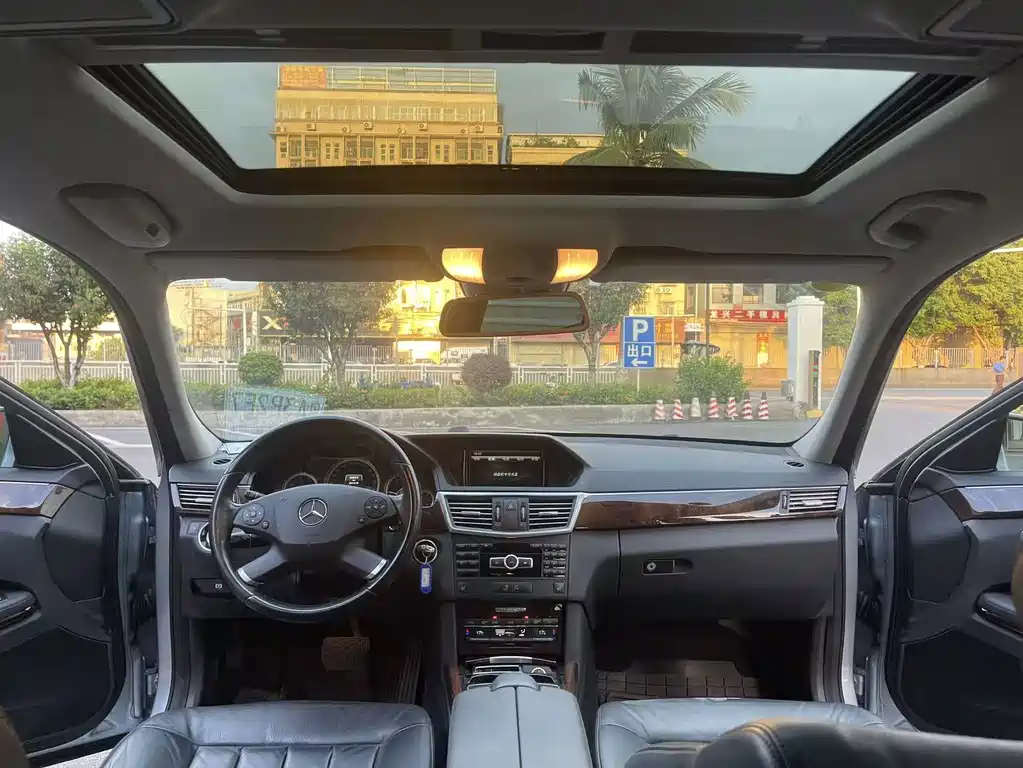 Mercedes-Benz E-Class — миниатюра 14