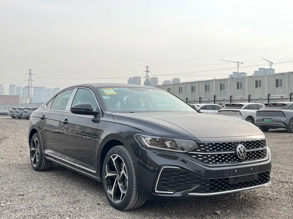 Volkswagen Passat 2025 330TSI Elite
