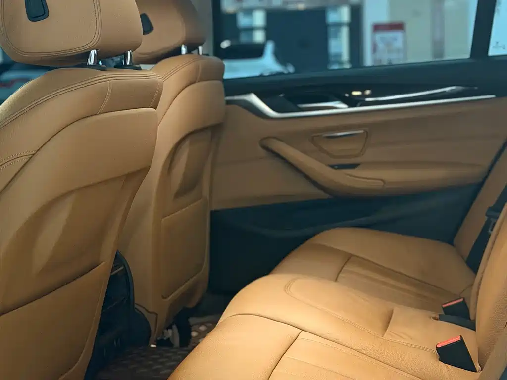 BMW 5 Series — миниатюра 15