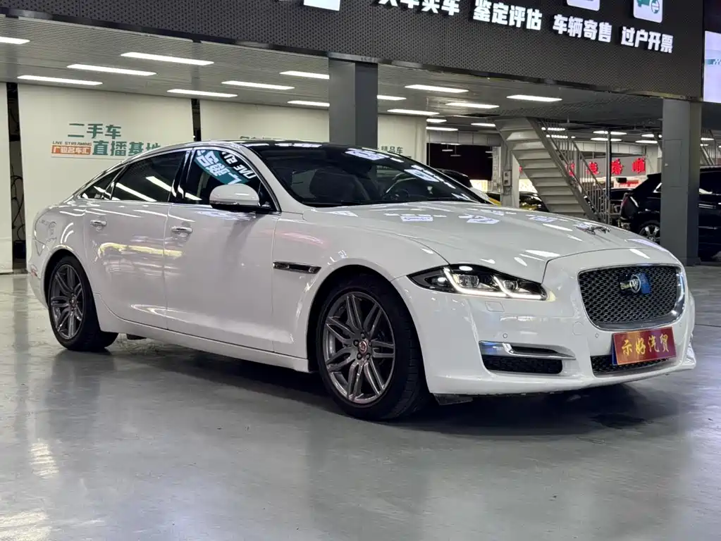 JAGUAR XJ