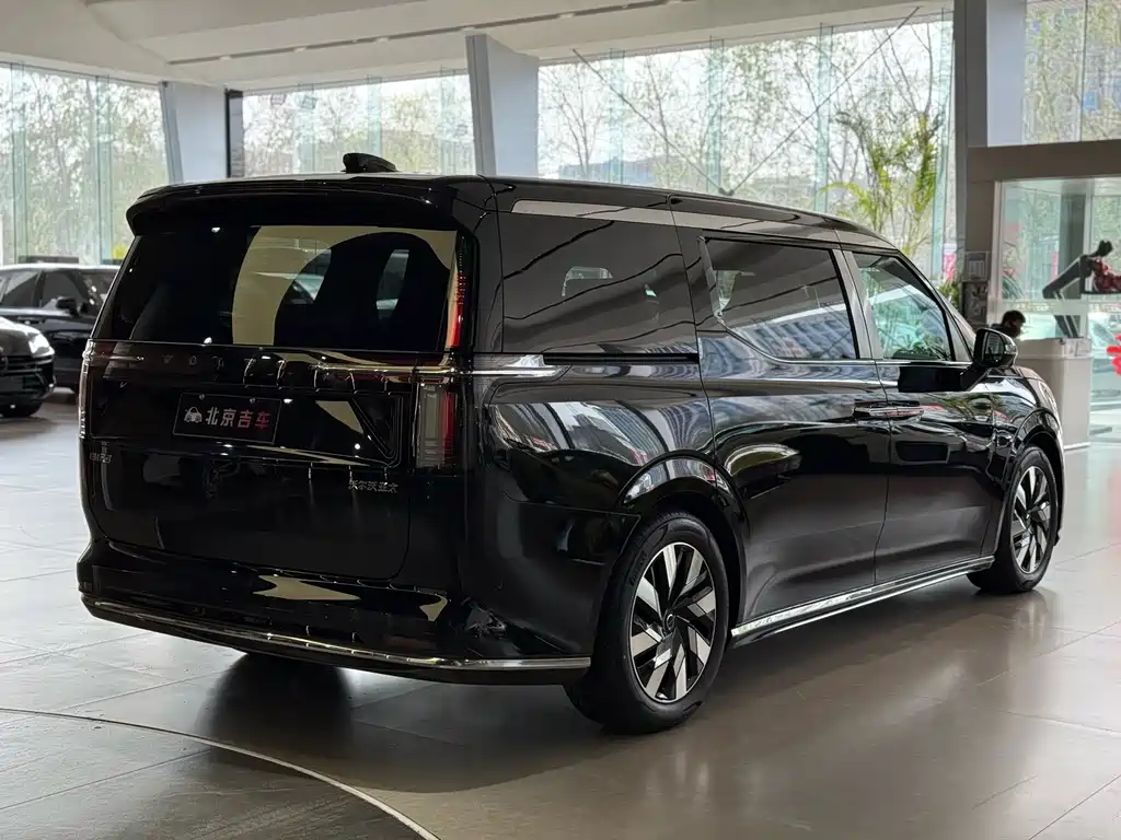 Volvo EM90 — миниатюра 8