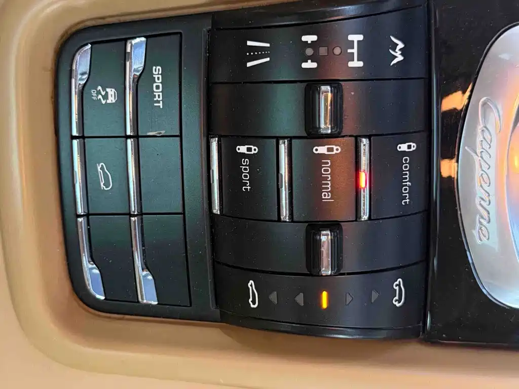 Porsche Cayenne — миниатюра 9
