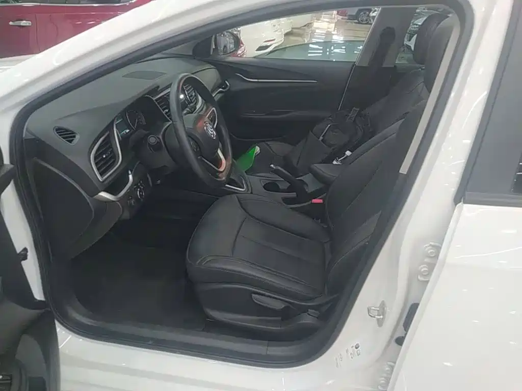 Buick Excelle — миниатюра 15