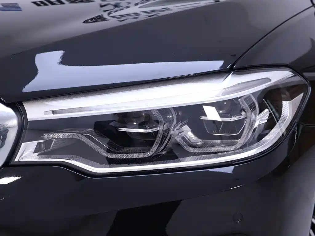 BMW 5 Series — миниатюра 4