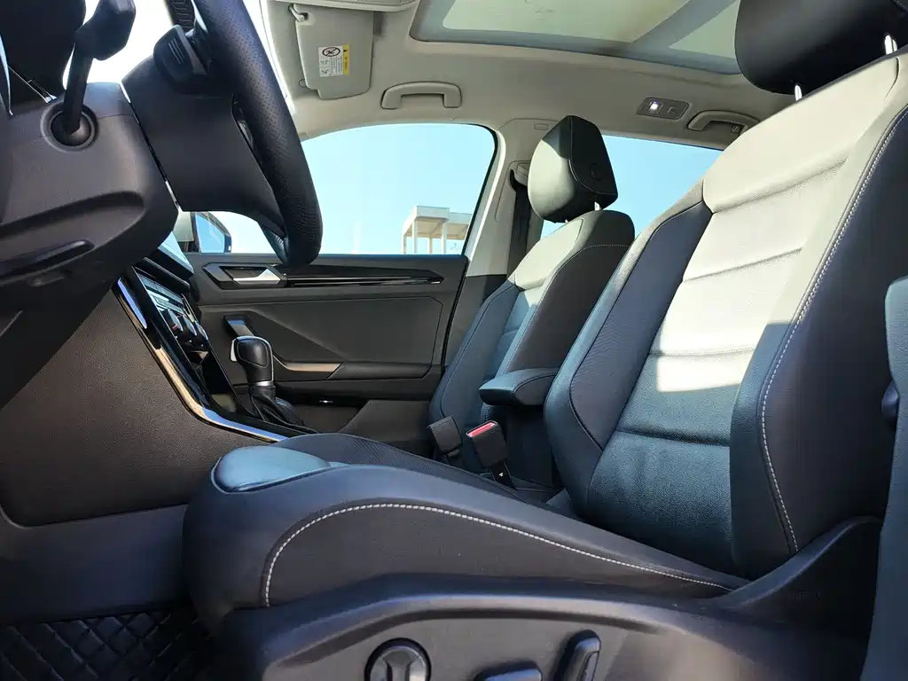 VOLKSWAGEN T ROC EXPLORING SONGS