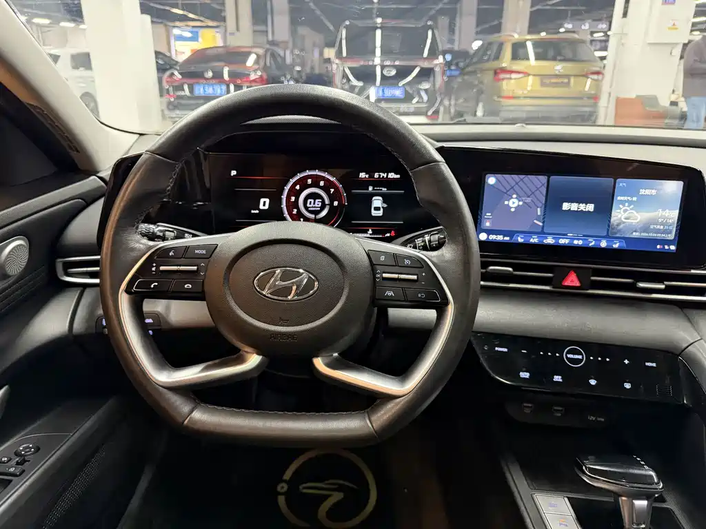 Hyundai Elantra — миниатюра 12