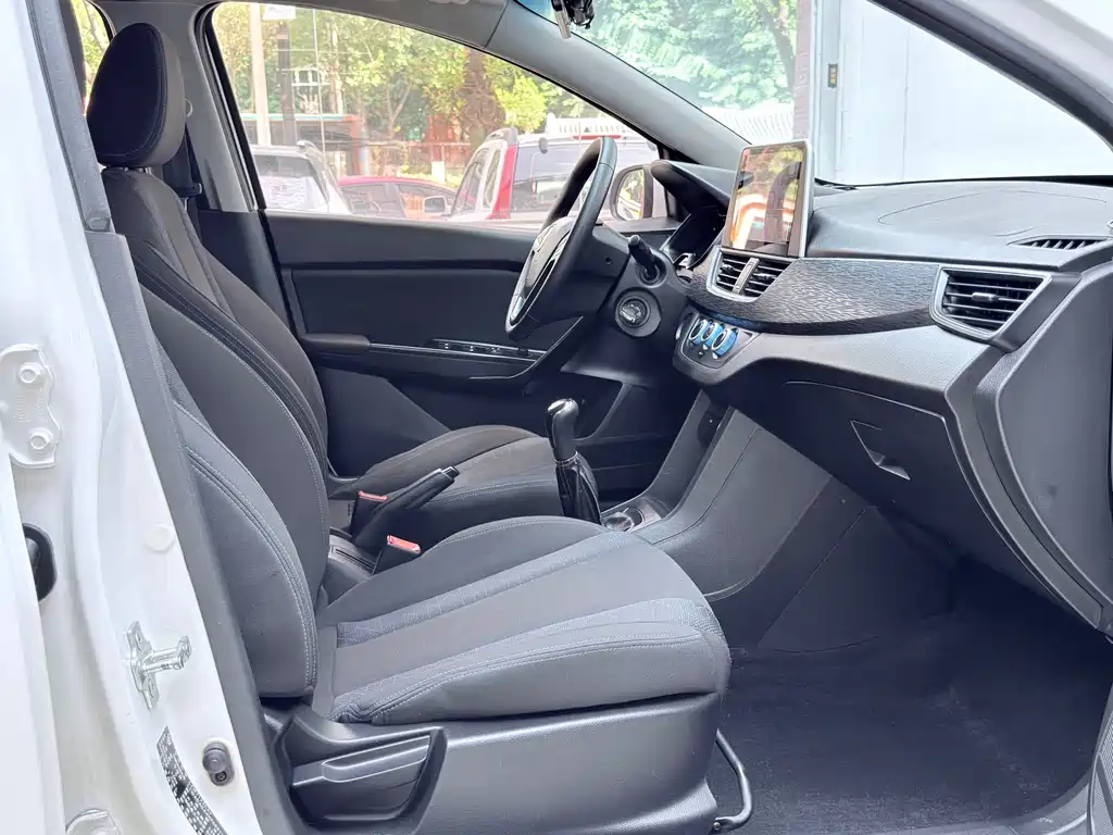 Baojun 310 — миниатюра 8