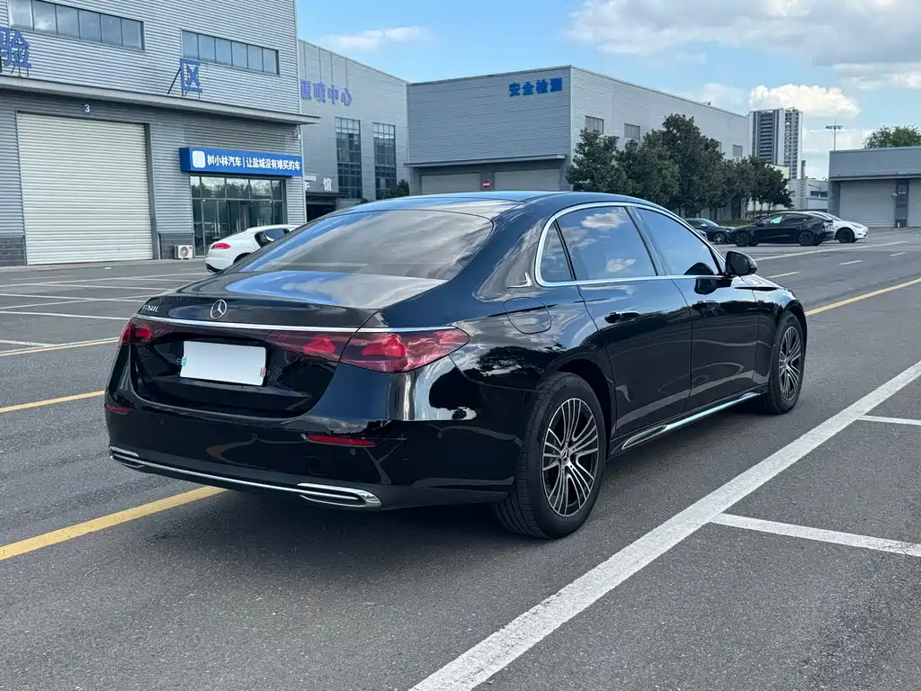 Mercedes-Benz E-Class — миниатюра 15