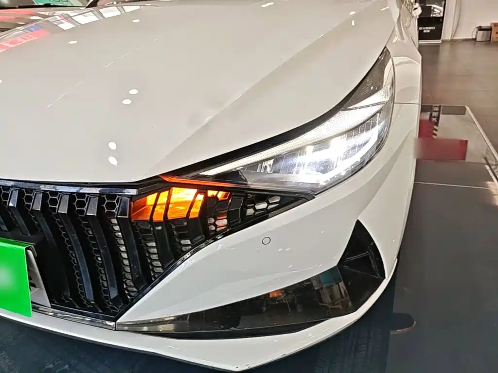 Hyundai Elantra — миниатюра 24