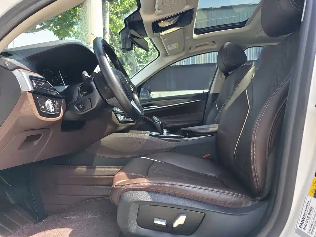 BMW 5 Series New Energy — миниатюра 8