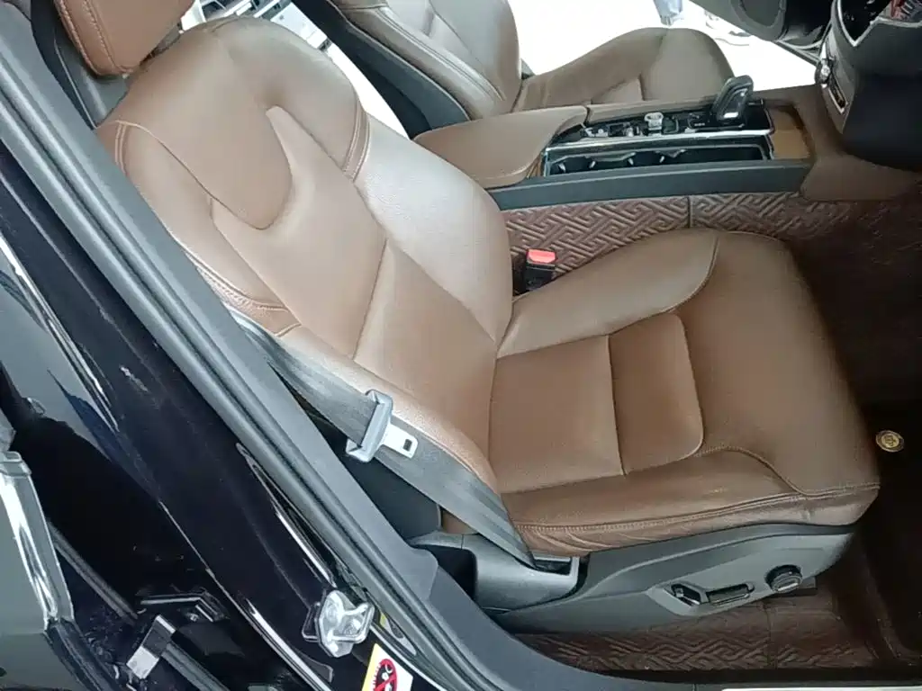Volvo XC90 — миниатюра 25