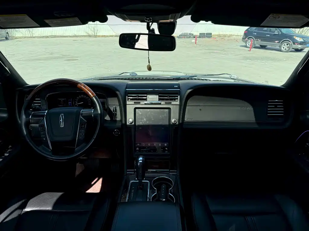 Lincoln Navigator — миниатюра 4