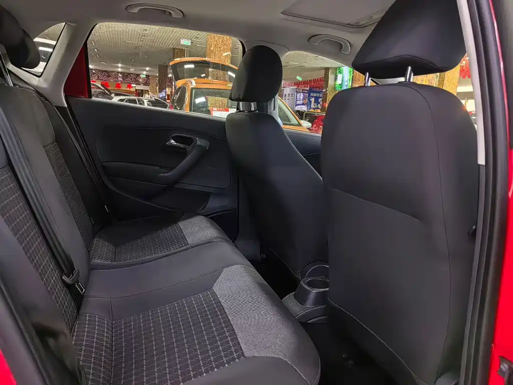 Volkswagen Polo — миниатюра 6