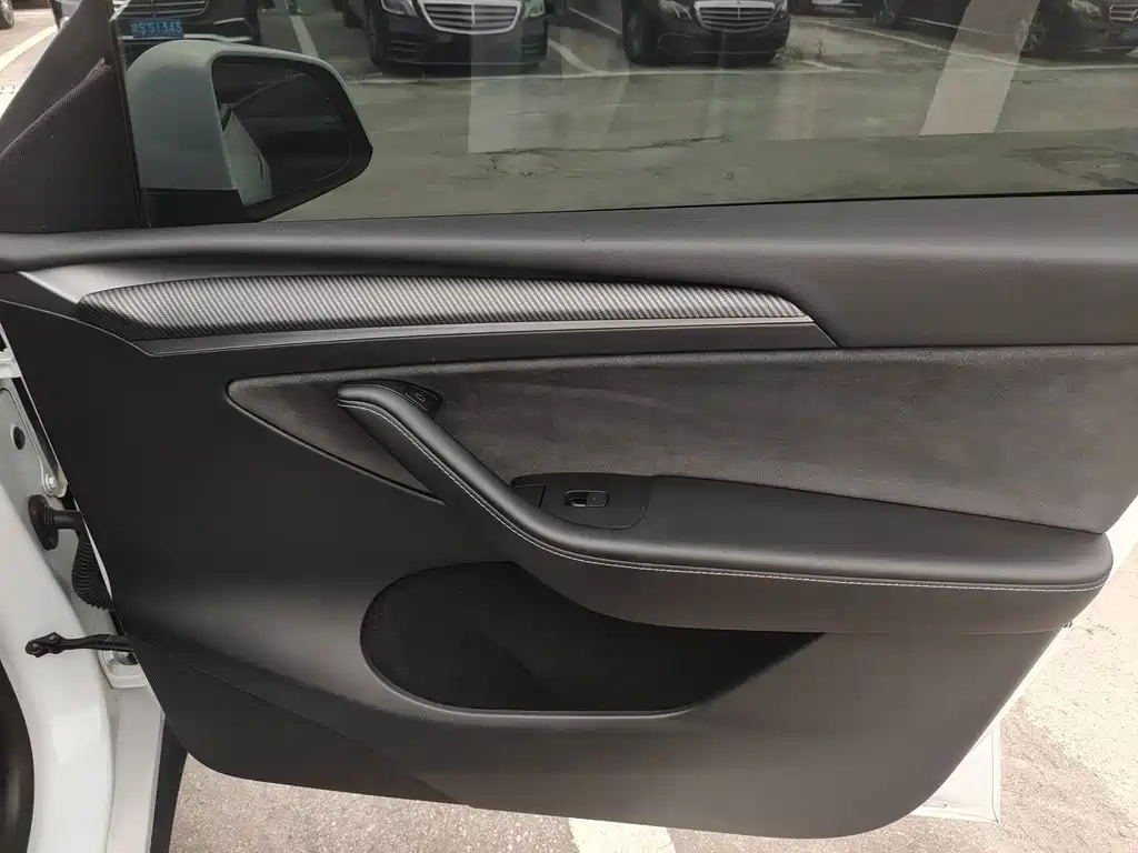 Tesla Model Y — миниатюра 23