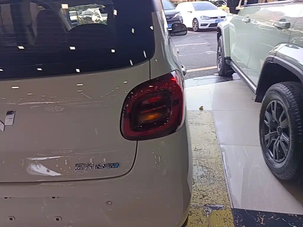 Wuling MINIEV — миниатюра 8