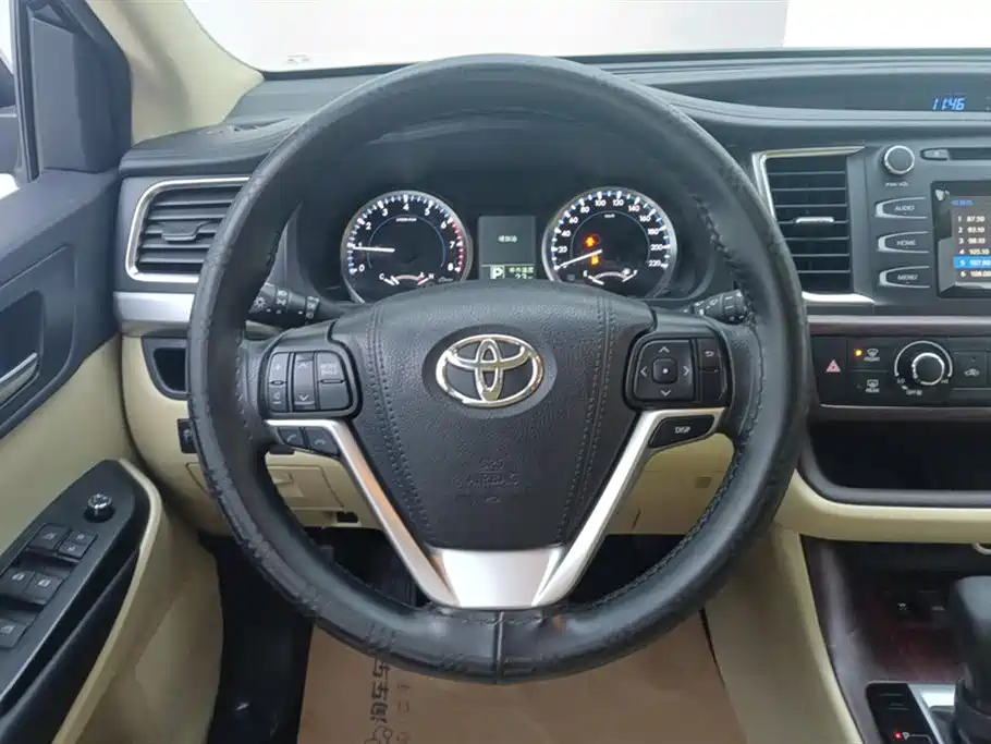 TOYOTA HIGHLANDER