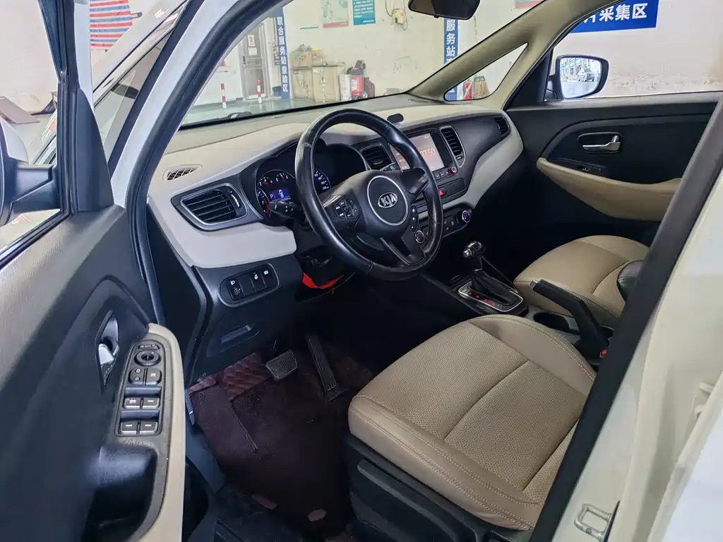 Kia Carens — миниатюра 10