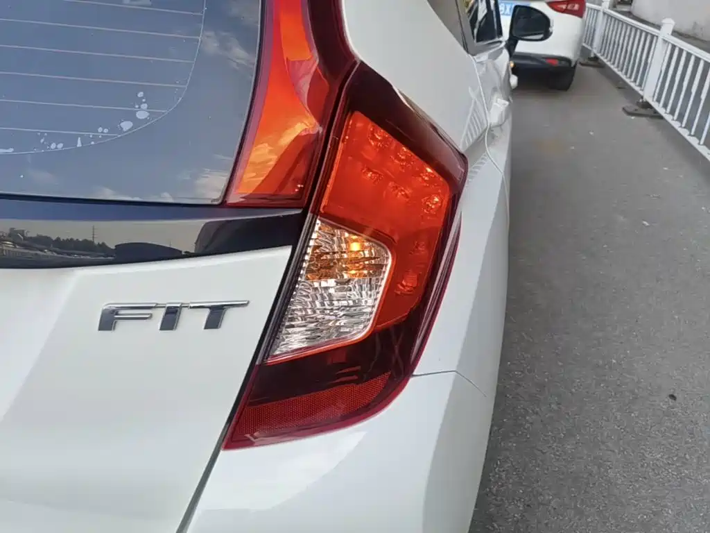 Honda Fit — миниатюра 8