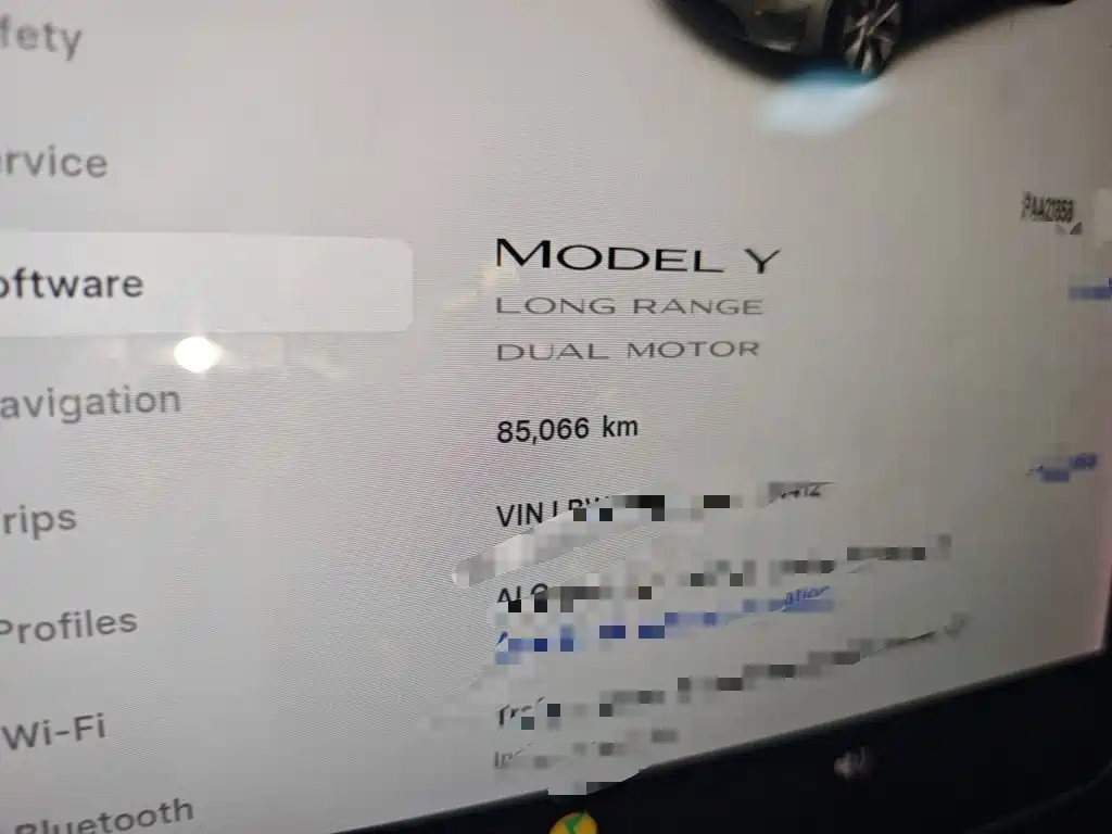 Tesla Model Y — миниатюра 5