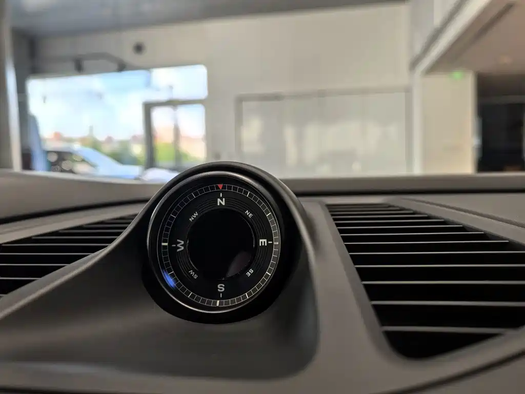 Porsche Macan — миниатюра 12