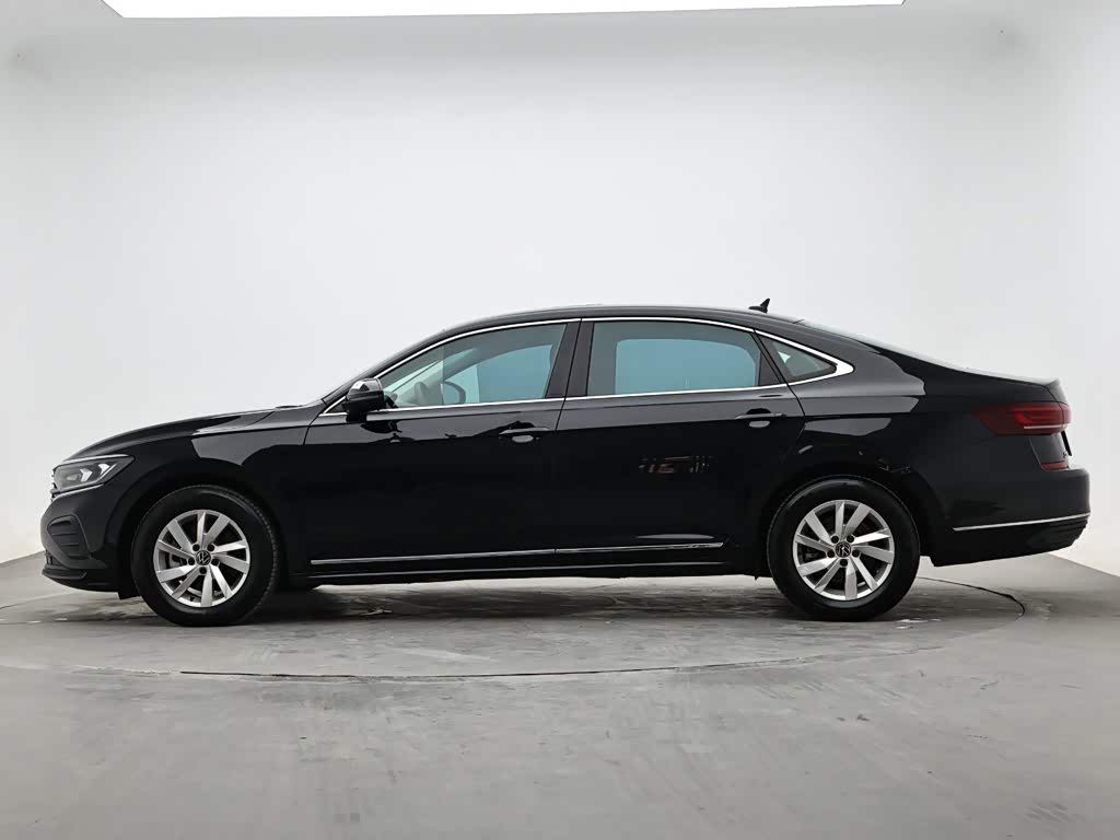 Volkswagen Passat 1.4 л 2025 г. Чёрный, пробег 48200 км