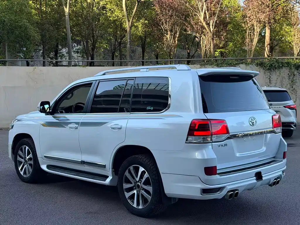 Toyota Land Cruiser — миниатюра 7