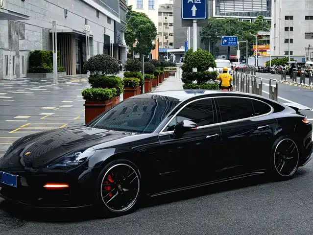 PORSCHE PANAMERA 2023
