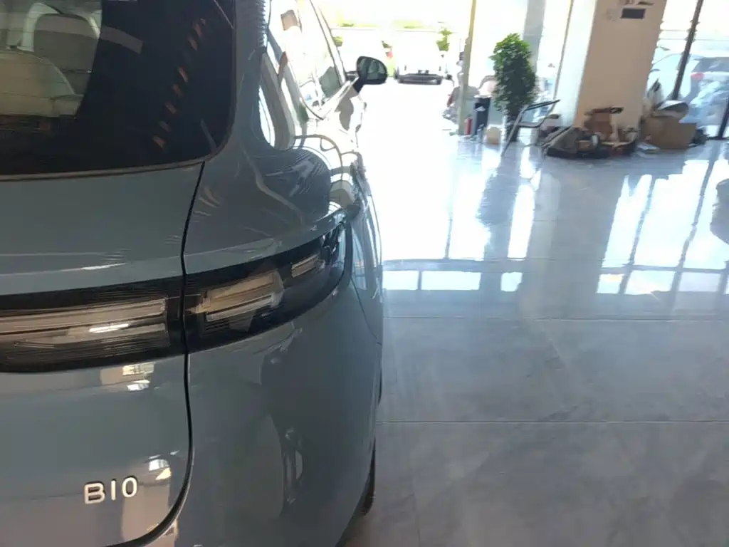 Leapmotor Leapmotor B10 — миниатюра 8