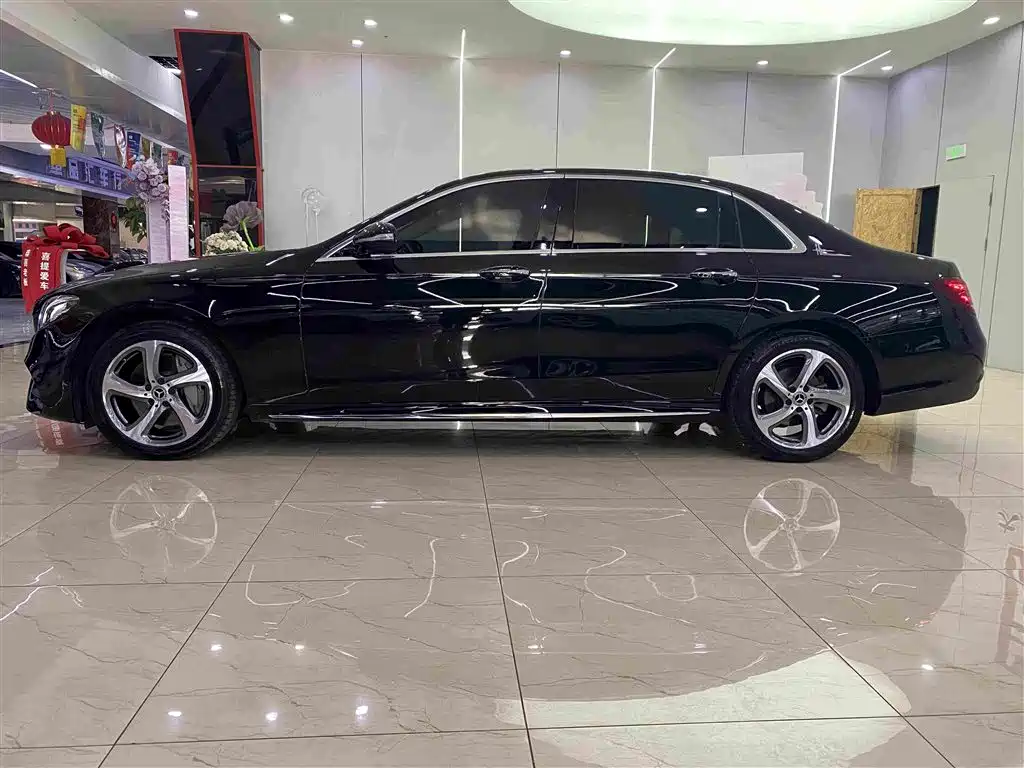 Mercedes-Benz E-Class — миниатюра 6