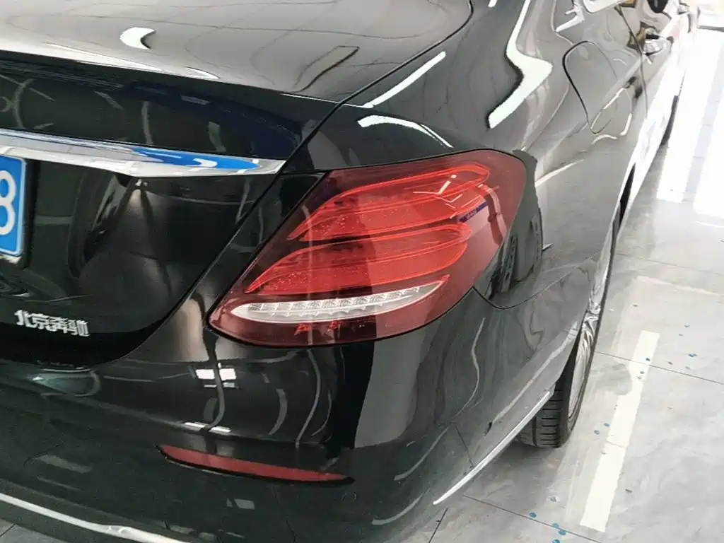 Mercedes-Benz E-Class — миниатюра 8