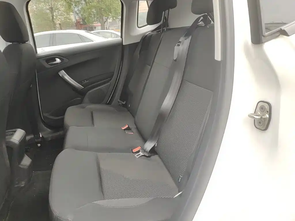Peugeot 2008 — миниатюра 17