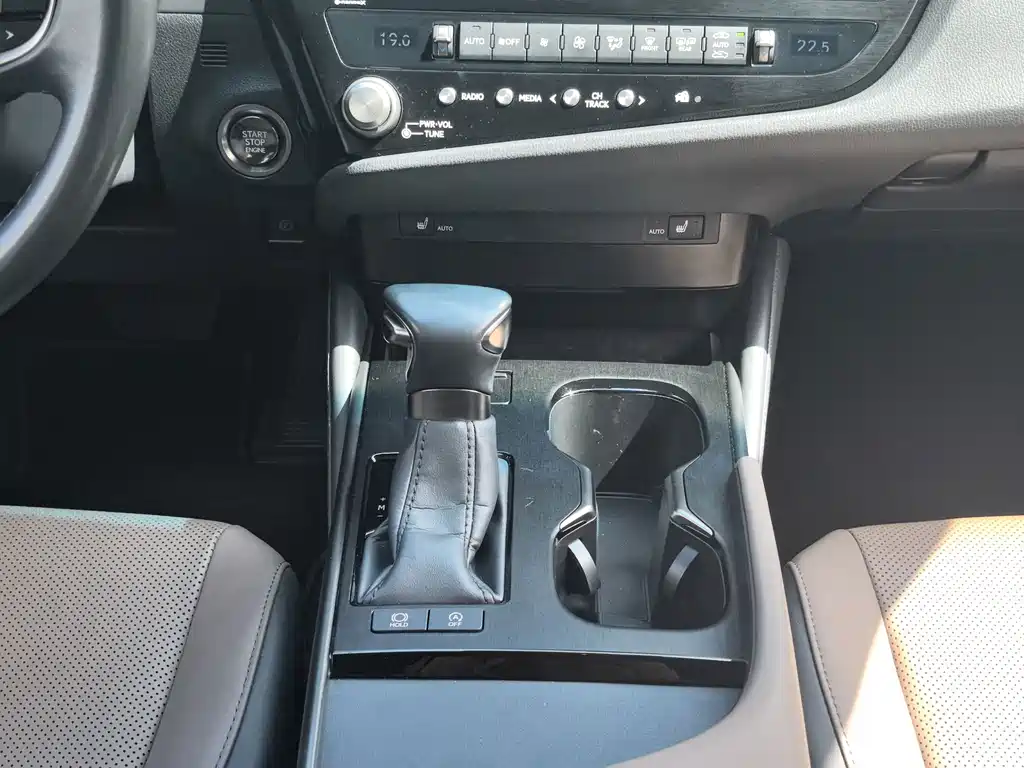 Lexus ES — миниатюра 10