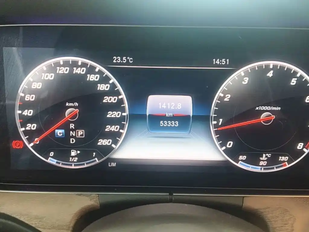 Mercedes-Benz E-Class — миниатюра 12