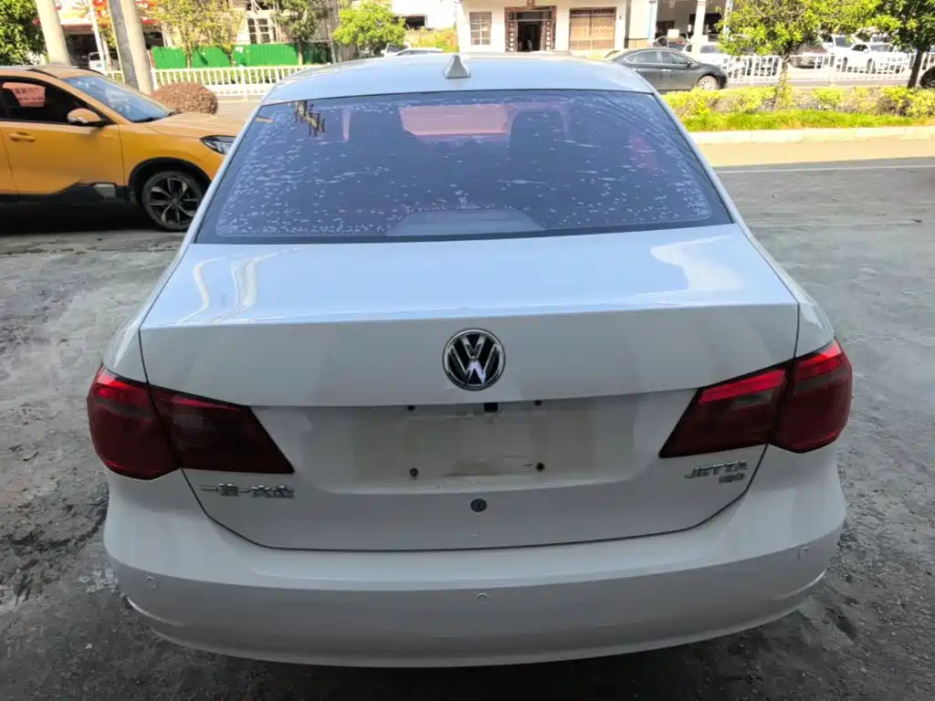 Volkswagen Jetta — миниатюра 6