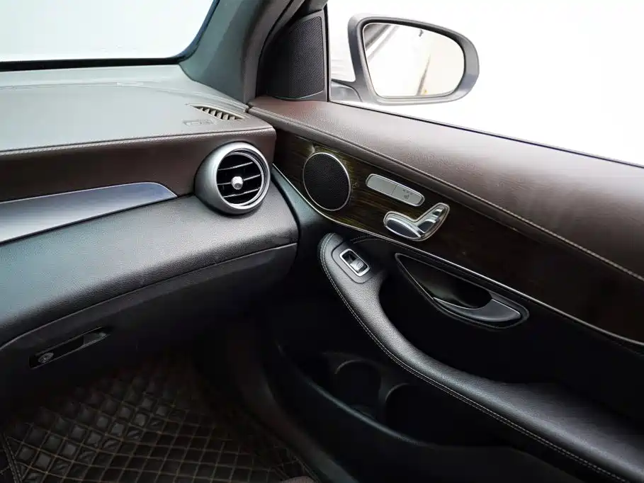 Mercedes-Benz GLC — миниатюра 12