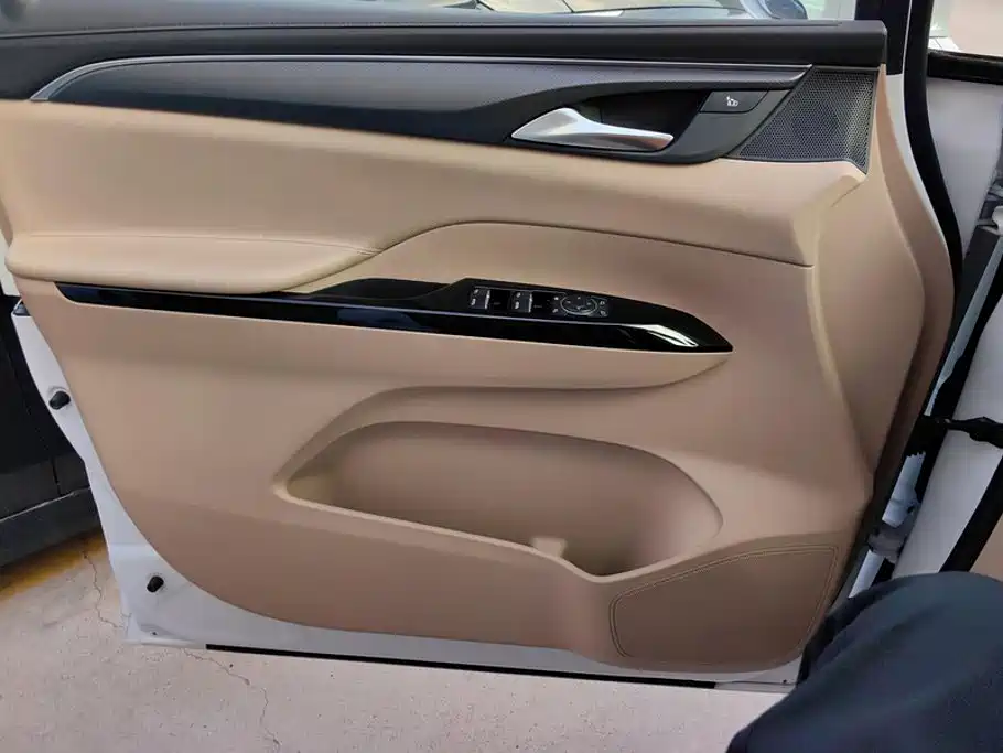 Buick GL8 Hybrid — миниатюра 7