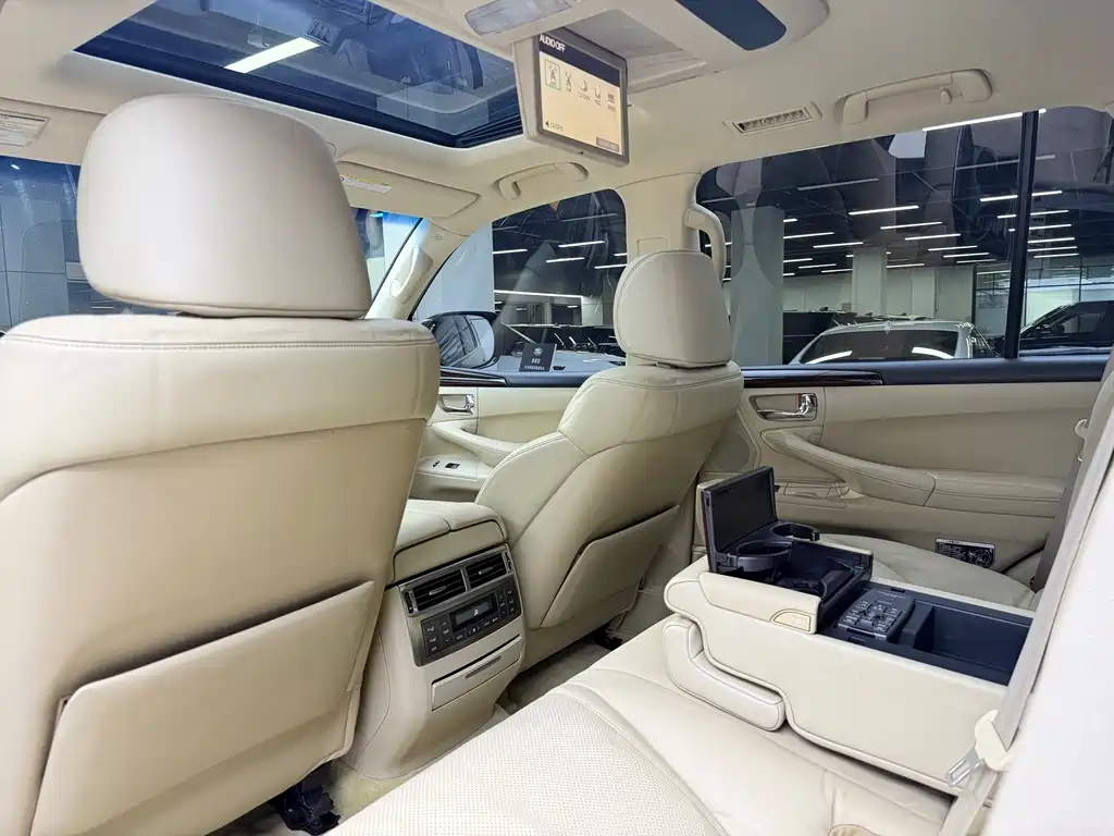 Lexus LX — миниатюра 5