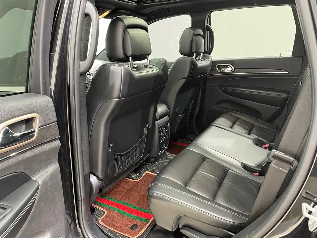 Jeep Grand Cherokee (Import) — миниатюра 13