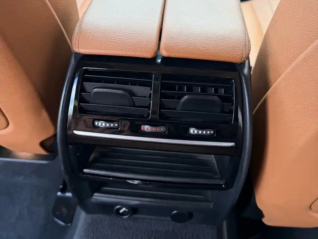 BMW 5 Series — миниатюра 19