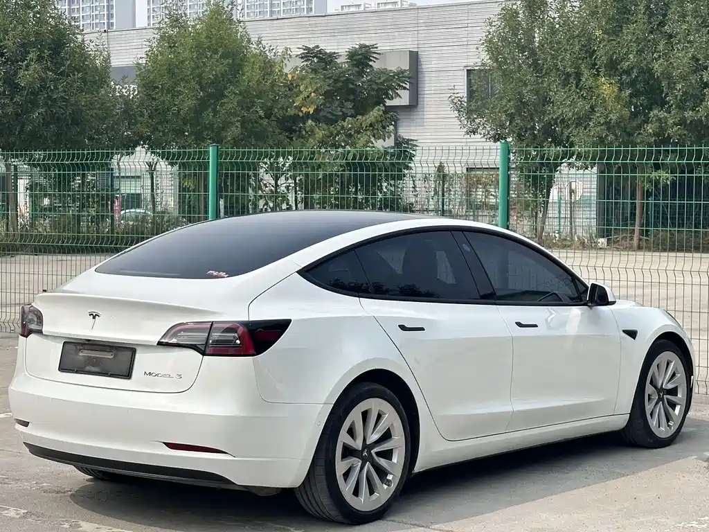 Tesla Model 3 — миниатюра 9