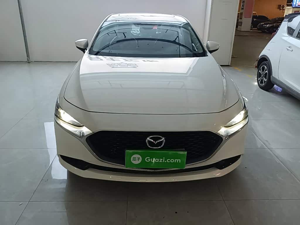 Mazda Mazda3 Axela 2.0 л 2026 г. Белый, пробег 100 км