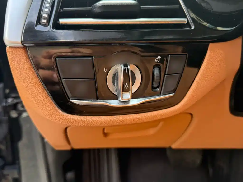 BMW 5 Series — миниатюра 4