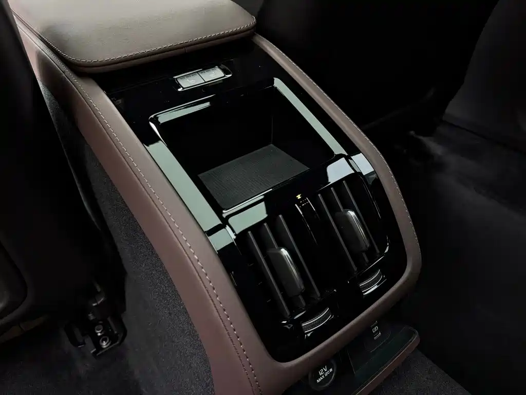Volvo S90 — миниатюра 13