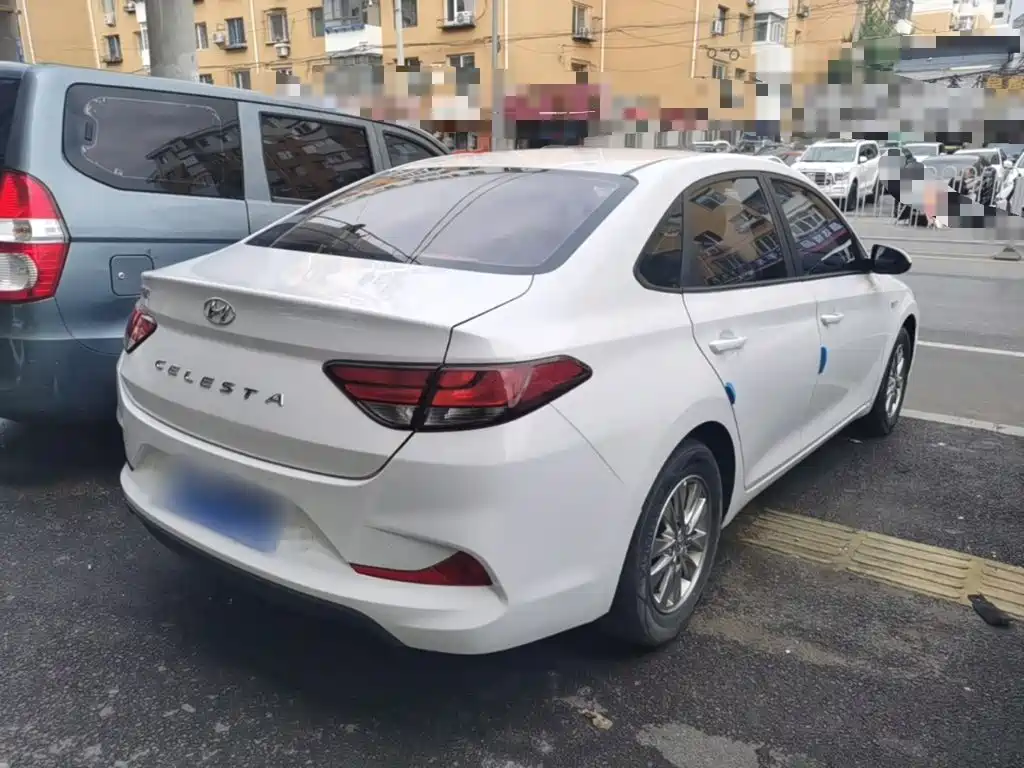 Hyundai Elantra — миниатюра 7