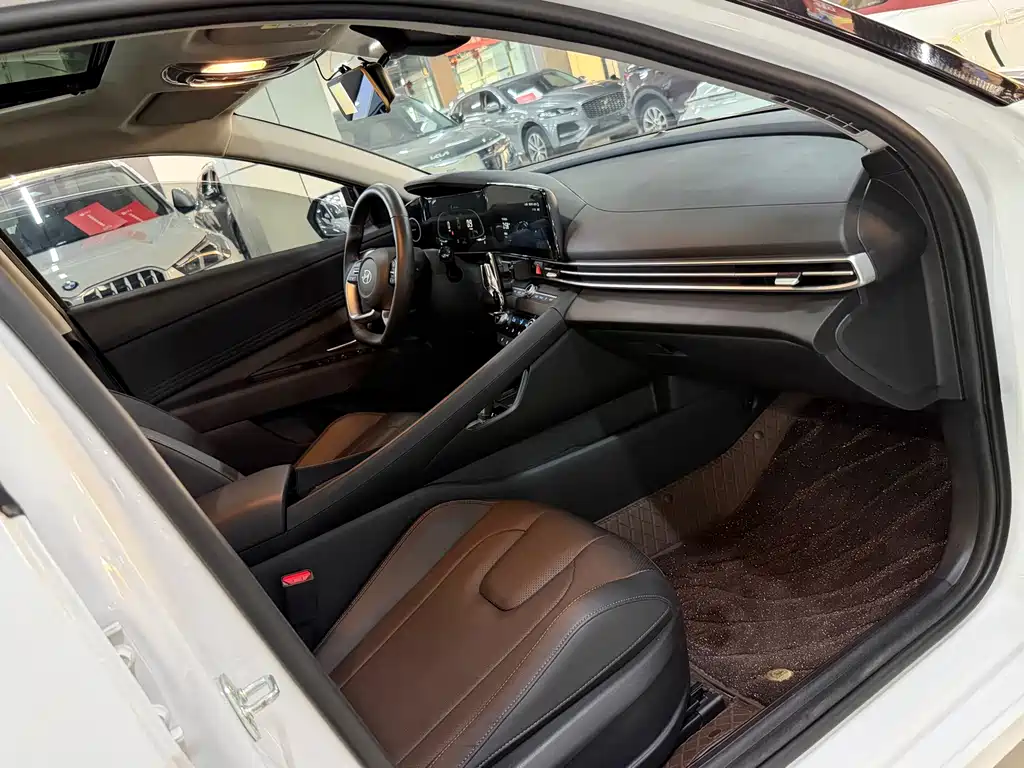 Hyundai Elantra — миниатюра 7