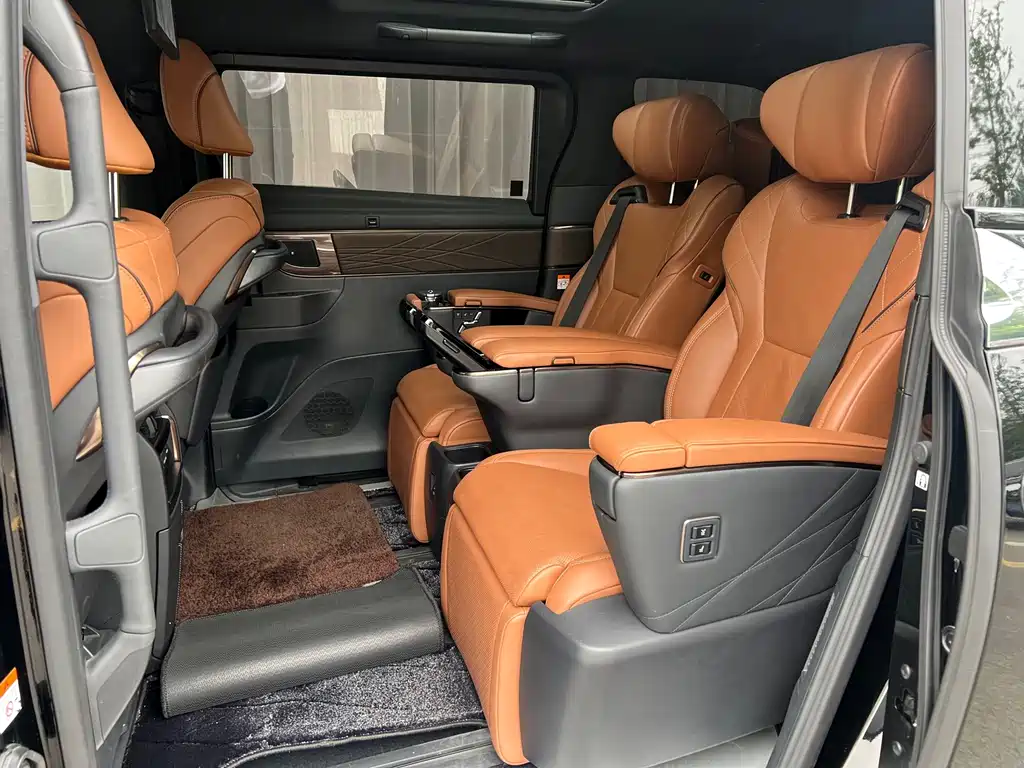 Toyota Vellfire — миниатюра 6