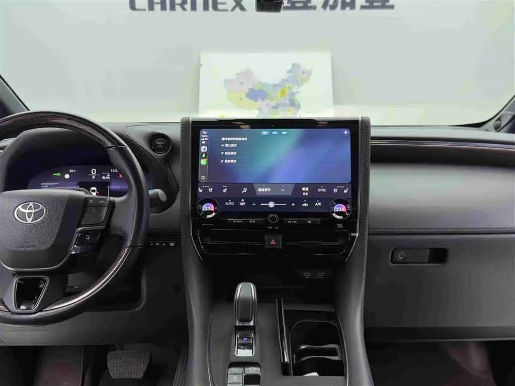 Toyota Alphard — миниатюра 12