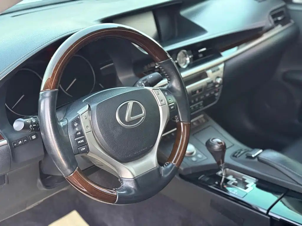 Lexus ES — миниатюра 9