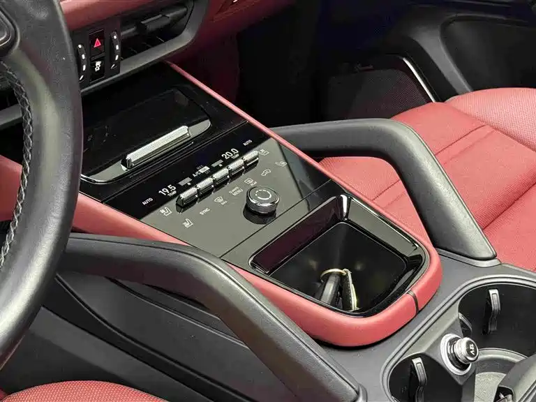 Porsche Cayenne — миниатюра 8
